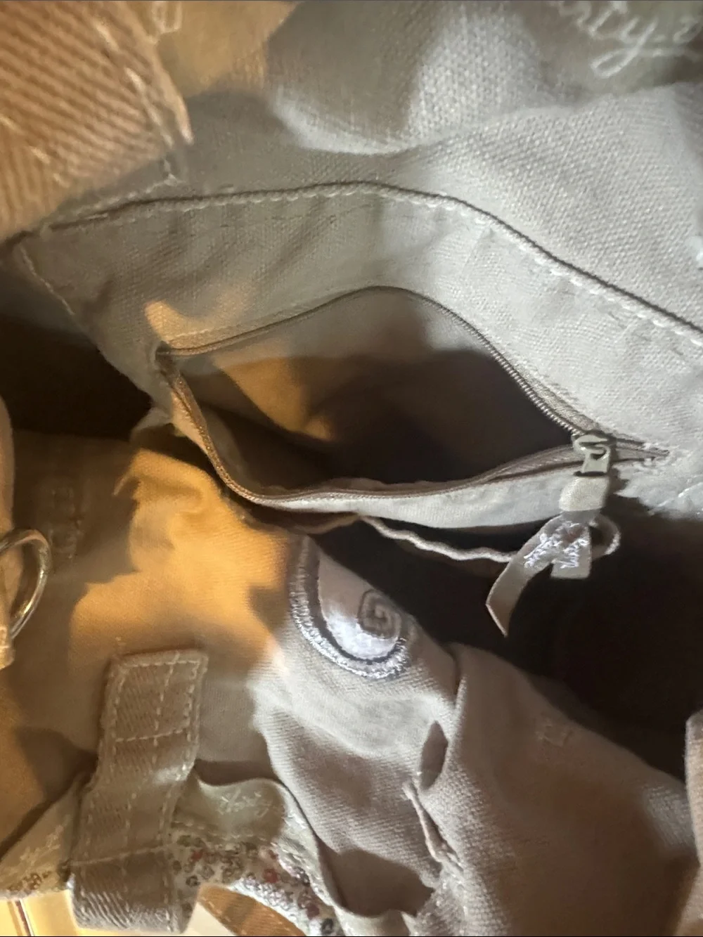 thirty-one Bag Canvas Tan with Floral Trim Pockets